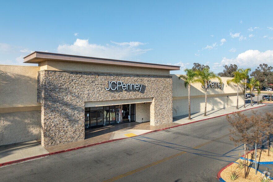 More Photos Of 2200 W Florida Ave, Hemet Unknown For Lease