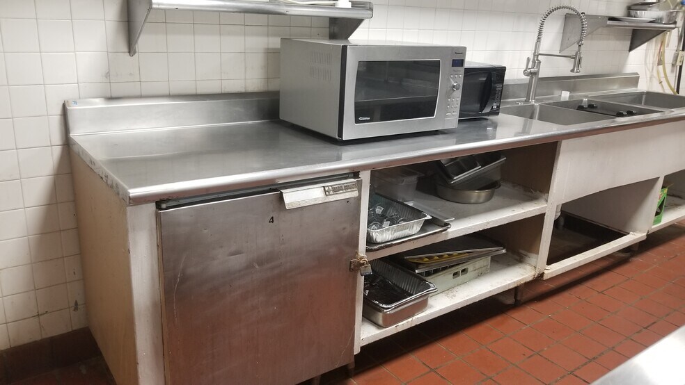 More Photos Of 1471 E Brooks Rd, Memphis Hotel For Sale