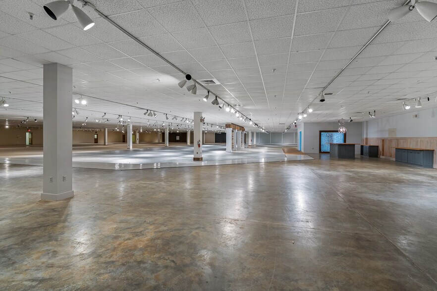 More Photos Of 205 Model Farm Rd, High Point Warehouse For Lease