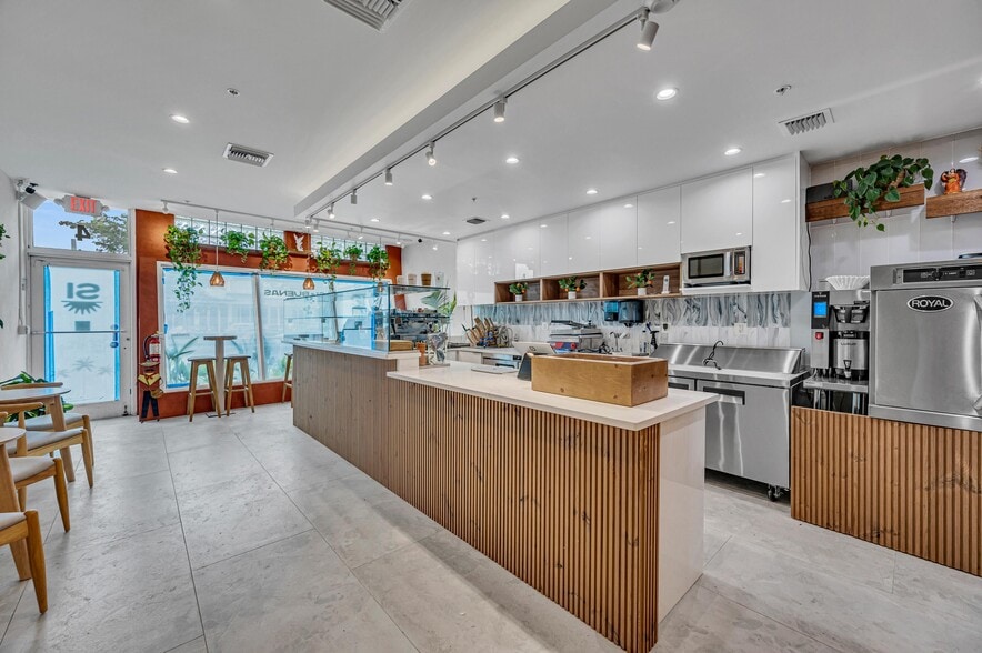 More Photos Of 815 NE 13th St, Fort Lauderdale Freestanding For Sale