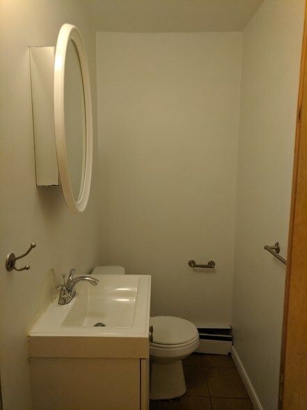 More Photos Of 73-75 Ferry St, Newark Storefront Retail Office For Sale