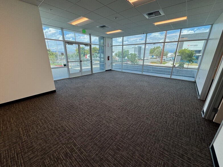 More Photos Of 900 Marlborough ave, Riverside Manufacturing For Lease