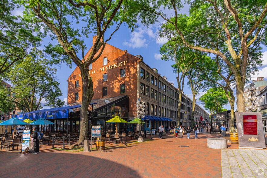 More Photos Of 5 Faneuil Hall Marketplace, Boston Freestanding For Lease