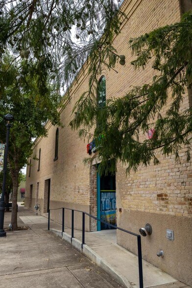 More Photos Of 117 East St, Hutto Loft Creative Space For Sale