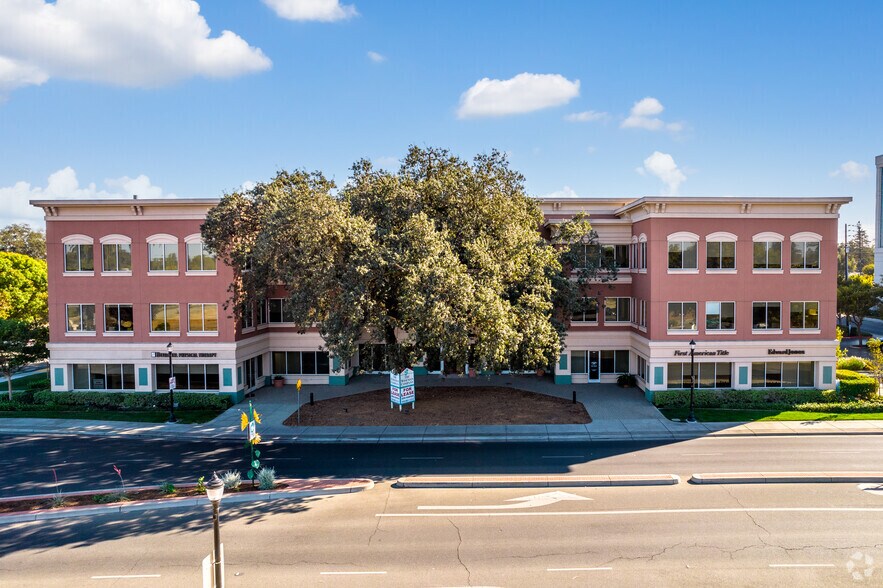 More Photos Of 1100 Main St, Woodland Medical For Sale