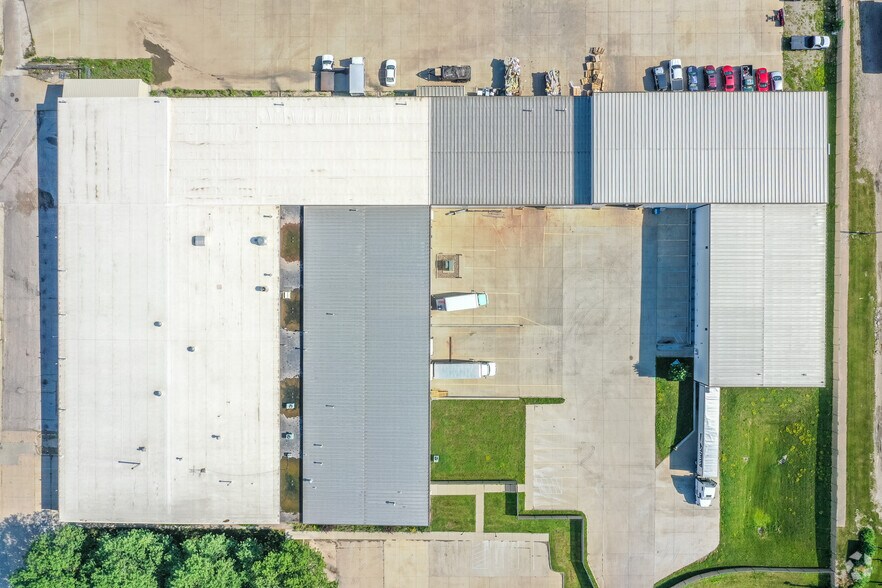 More Photos Of 1800 Hull Ave, Des Moines Manufacturing For Lease