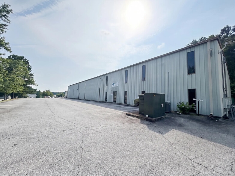 More Photos Of 4260 Wayside Ct, Lilburn Warehouse For Sale