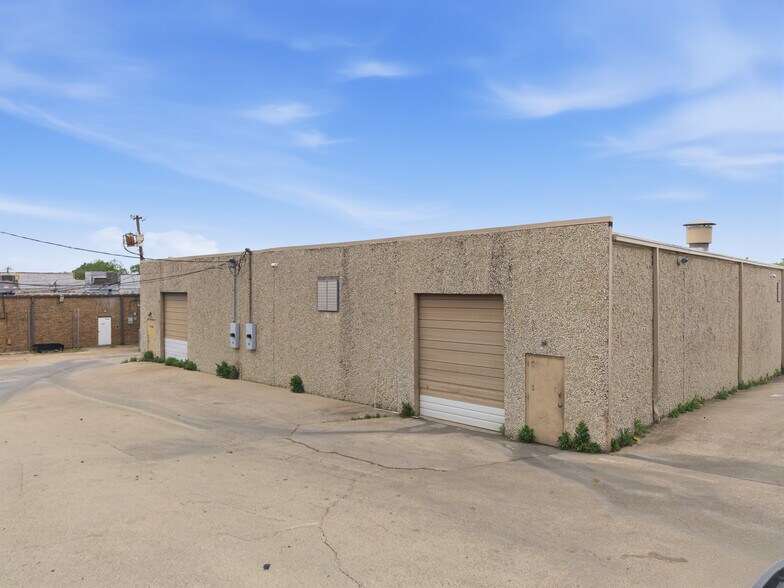 More Photos Of 3106-3108 Garden Brook Dr, Farmers Branch Distribution For Sale