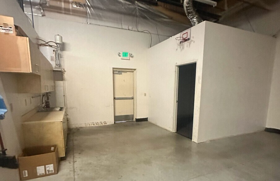 More Photos Of 4572 N Eagle Rd, Boise Storefront For Lease