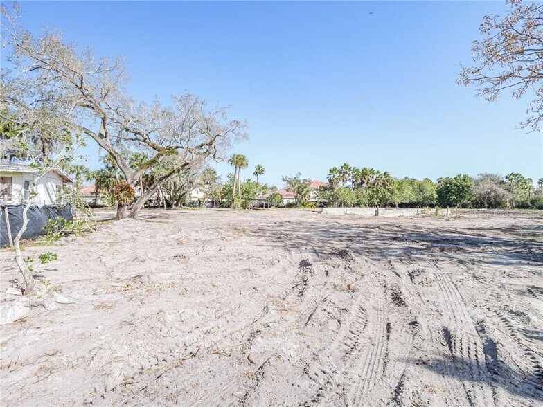 More Photos Of 690 6th Ave, Vero Beach Land For Sale
