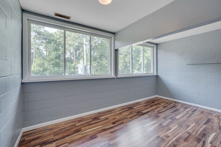 More Photos Of 410 Lord Berkley Rd, Raleigh Office Residential For Lease