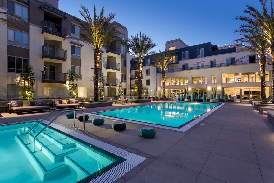 More Photos Of 7400 Center Ave, Huntington Beach Apartments For Lease