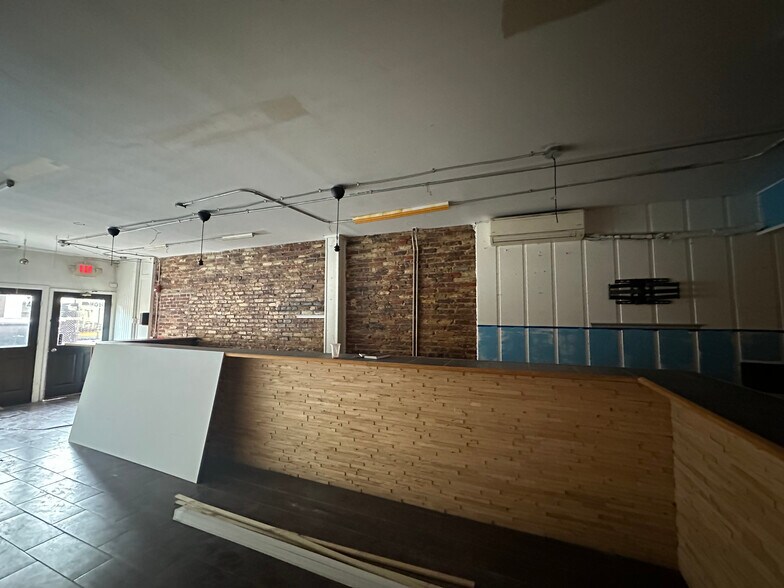 More Photos Of 522 S 5th St, Philadelphia Storefront Retail Residential For Lease