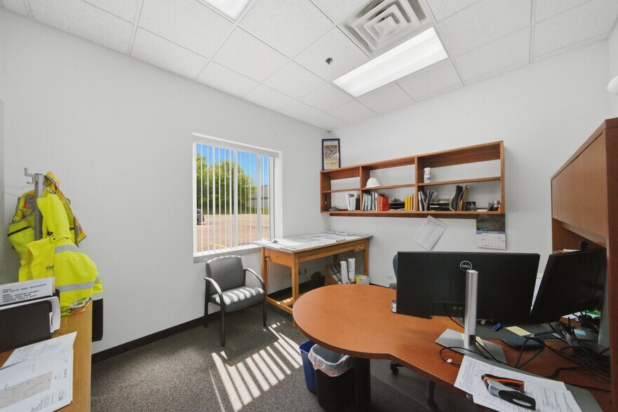 More Photos Of 975 Campus Dr, Mundelein Light Manufacturing For Sale
