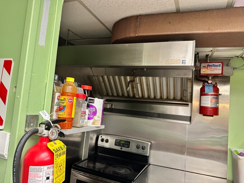 More Photos Of 1831 Veterans Memorial Hwy, Austell Office For Sale