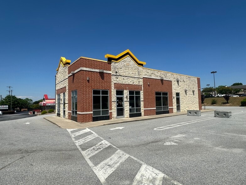 Primary Photo Of 211 Pelham Rd, Greenville Freestanding For Lease