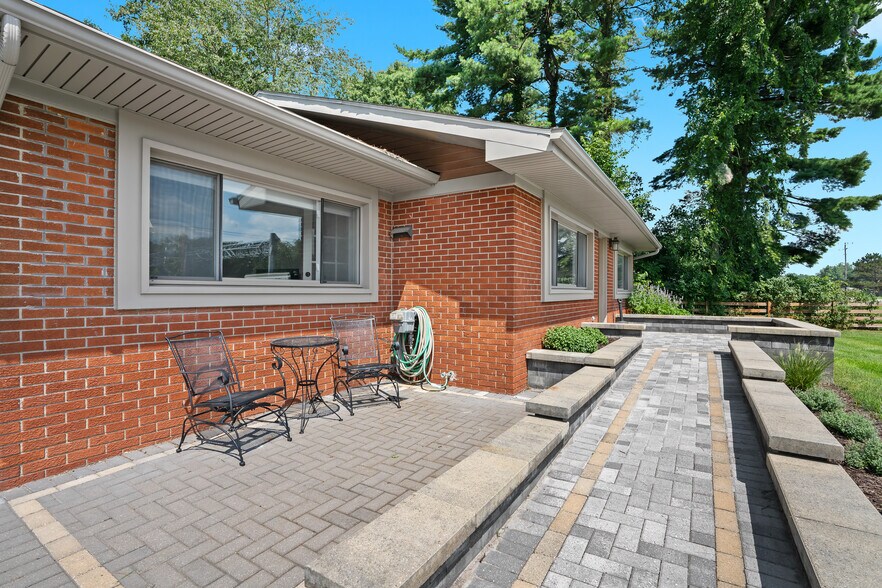 More Photos Of 8864 Whitmore Lake Rd, Brighton Office Residential For Lease