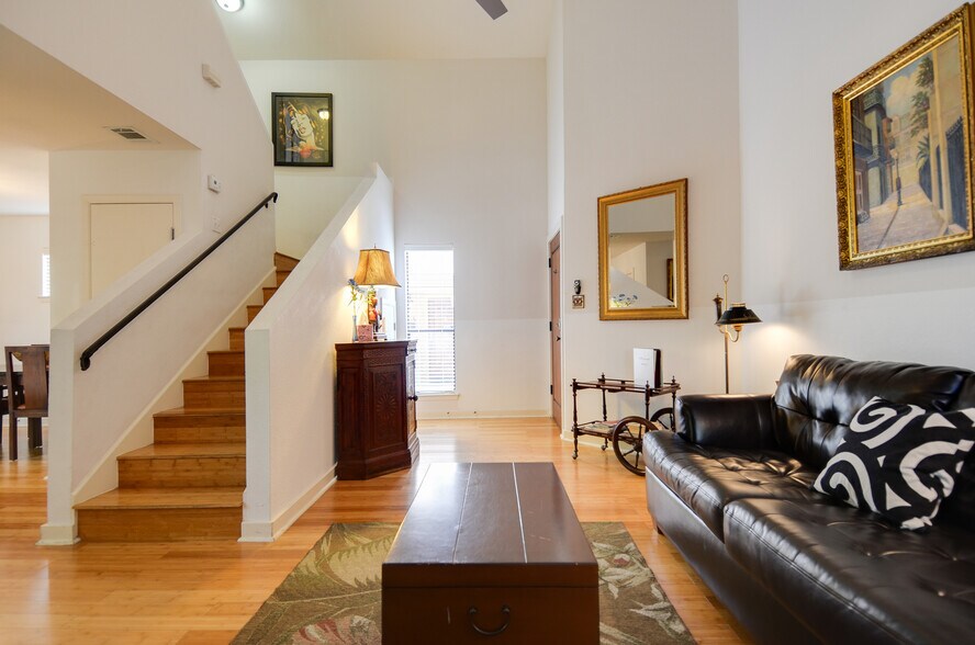 More Photos Of 708-800 S 1st St, Austin Multifamily For Sale