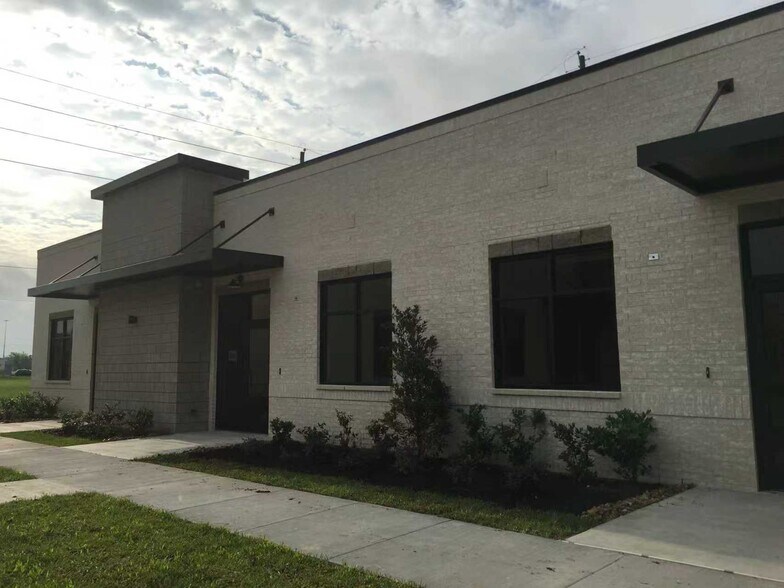 More Photos Of 12440 Emily Ct, Sugar Land Office For Lease