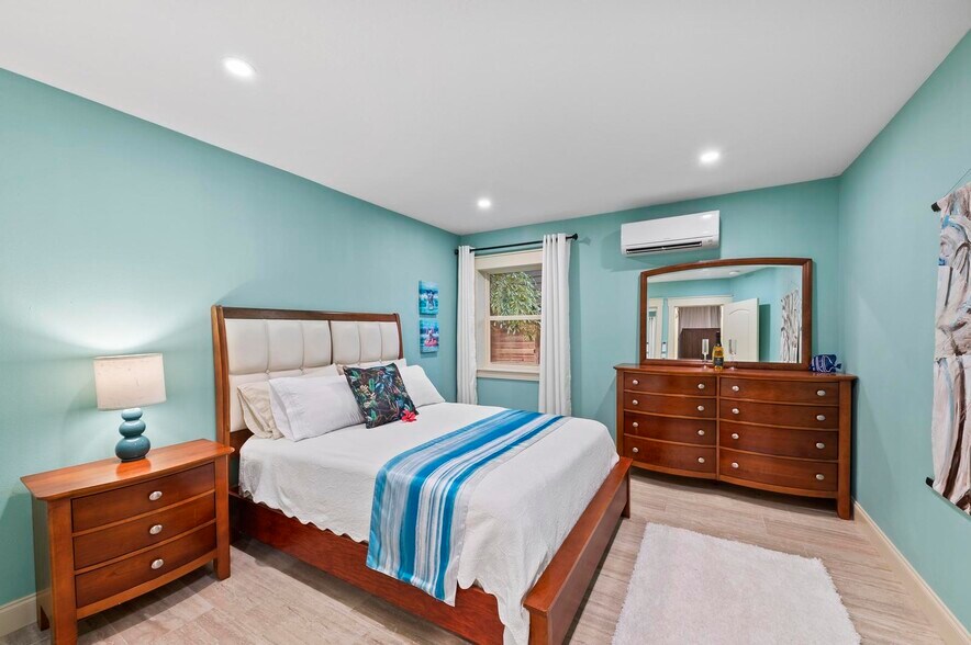 More Photos Of 941 Virginia Dr, Sarasota Specialty For Sale