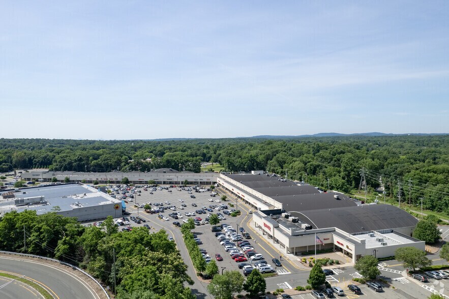 More Photos Of 233 N Franklin Tpke, Ramsey Unknown For Lease