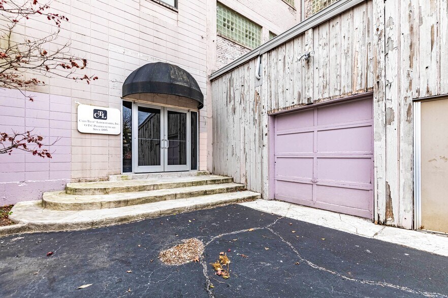 More Photos Of 3224 S Kingshighway Blvd, Saint Louis Manufacturing For Sale