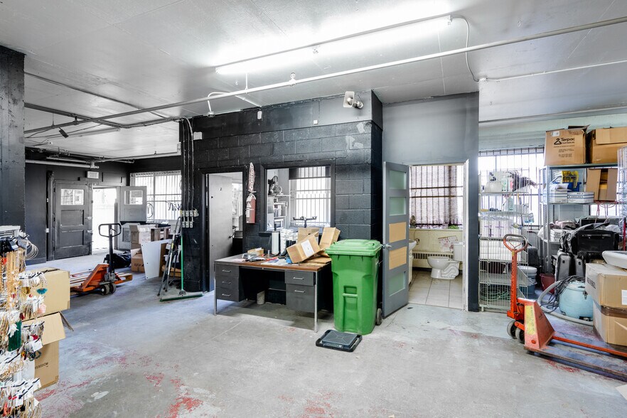More Photos Of 8815 Av Du Parc, Montréal Loft Creative Space For Sale