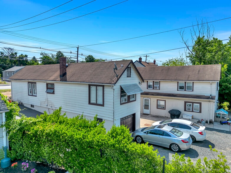 More Photos Of 129 Amboy Ave, Woodbridge Apartments For Sale