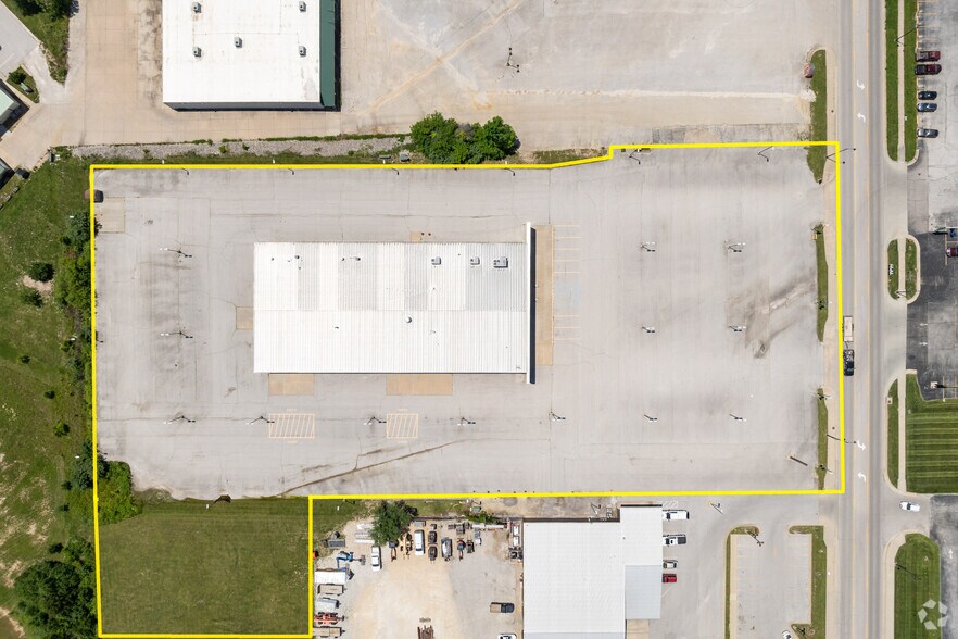 More Photos Of 1202 S Business 54, Fulton Auto Dealership For Sale