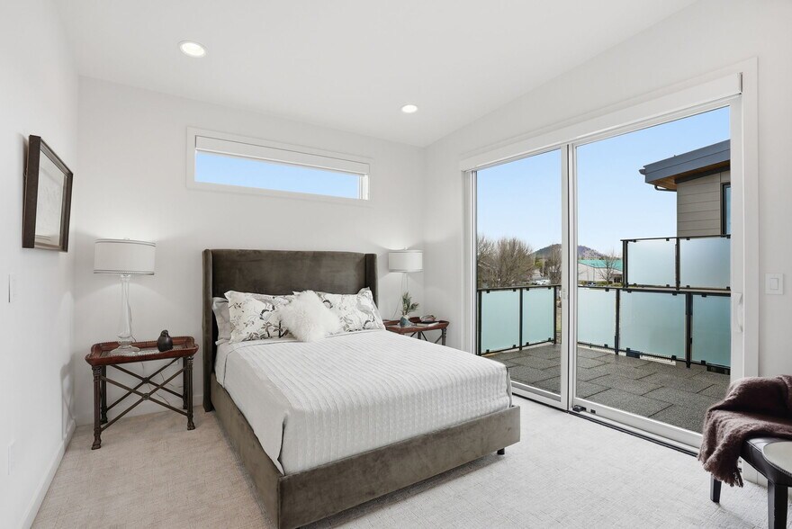 More Photos Of 210 SW Log Ct, Bend Apartments For Sale