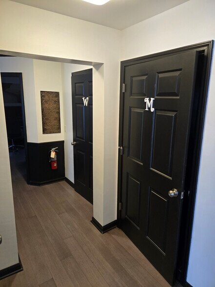 More Photos Of 114 Canfield Pl, Hendersonville Office For Sale