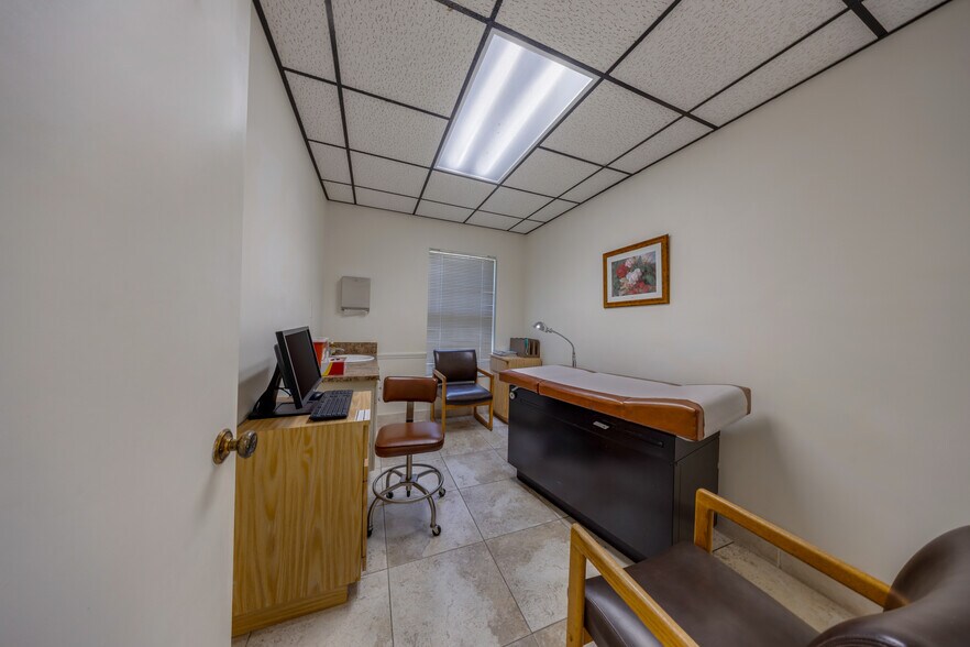 More Photos Of 9765 SW 184th St, Miami Office For Sale