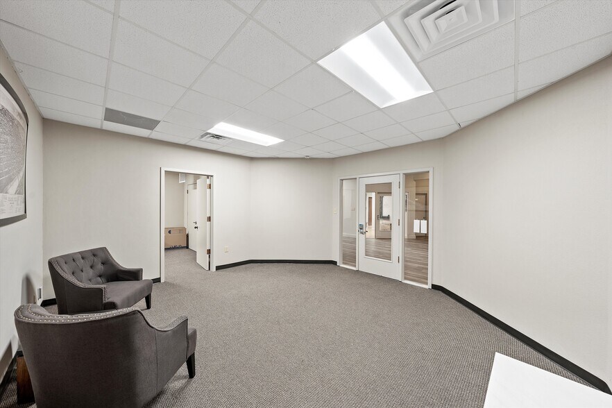 More Photos Of 8225 Central Park Dr, Woodway Office For Sale