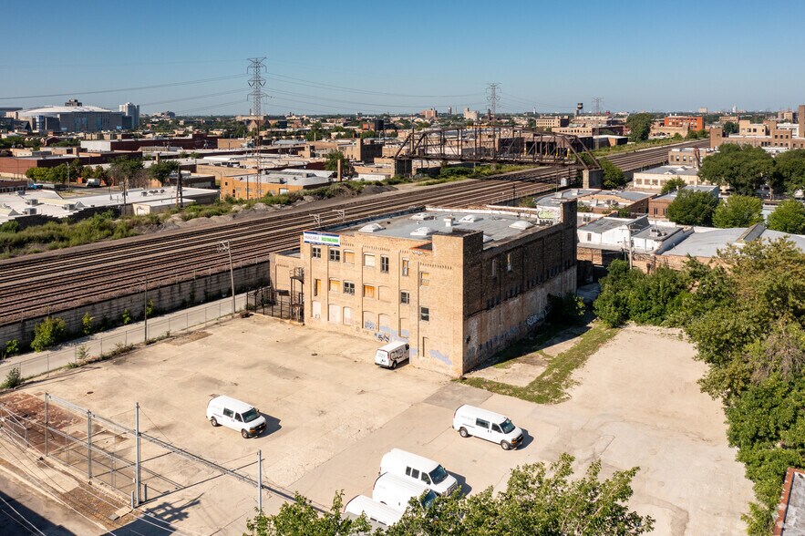 More Photos Of 1648 W Kinzie St, Chicago Loft Creative Space For Sale