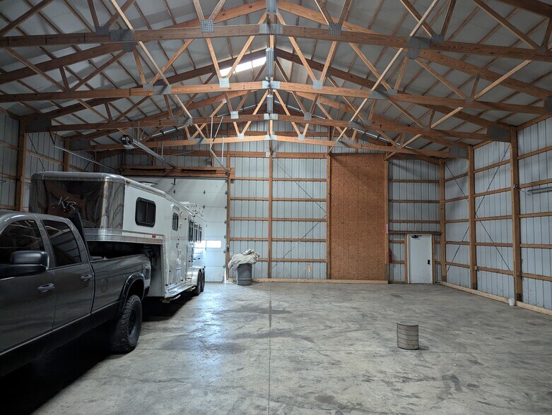 More Photos Of 125 Barlow Rd, Farmington Distribution For Lease