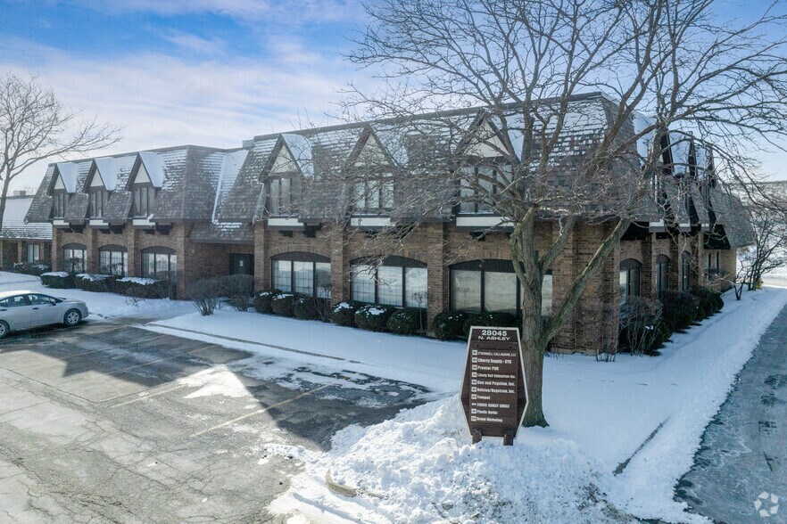 More Photos Of 28045 N Ashley Cir, Libertyville Light Distribution For Sale