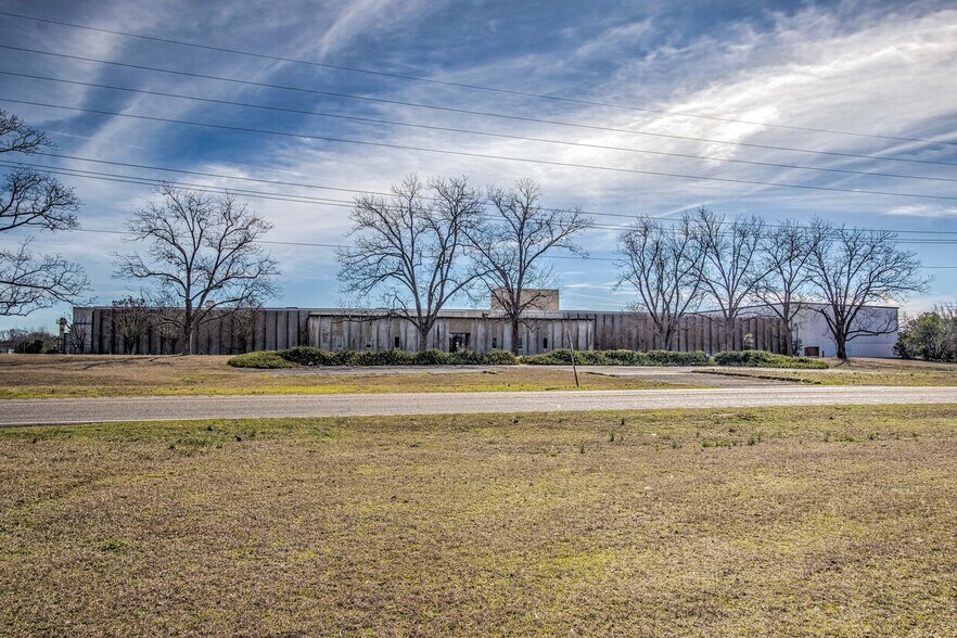 More Photos Of 14 Pine House Rd, Trenton Warehouse For Sale