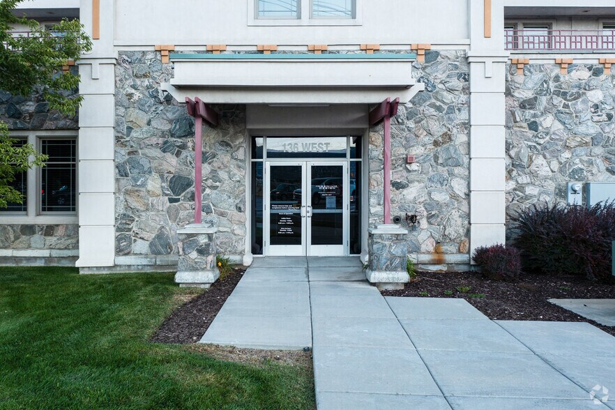 More Photos Of 136 W 12300 S, Draper Bank For Lease