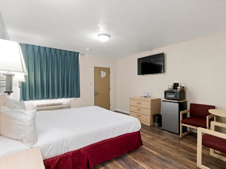 More Photos Of 1349 Idaho St, Elko Hotel For Sale