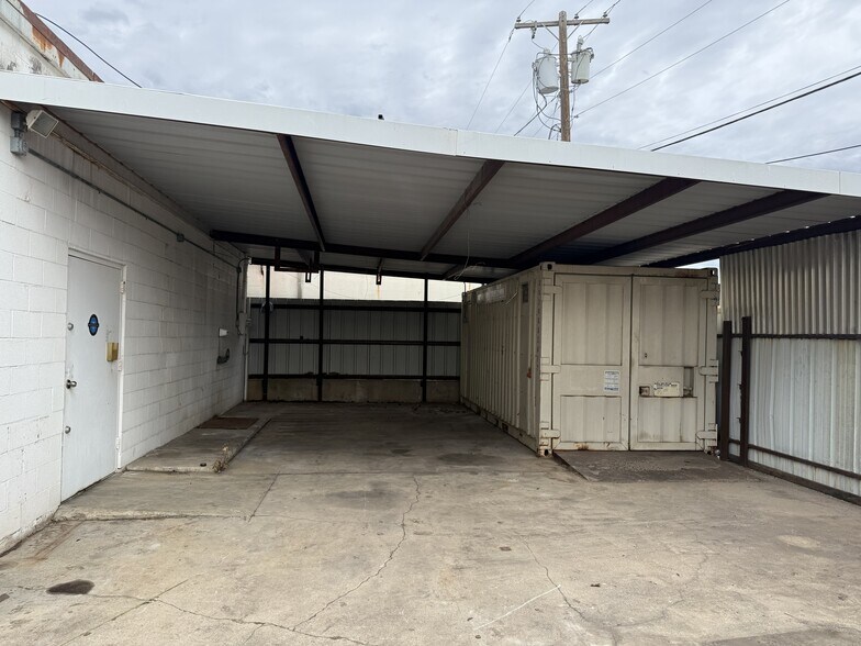 More Photos Of 104 Rogers Rd S, Irving Storefront Retail Office For Lease