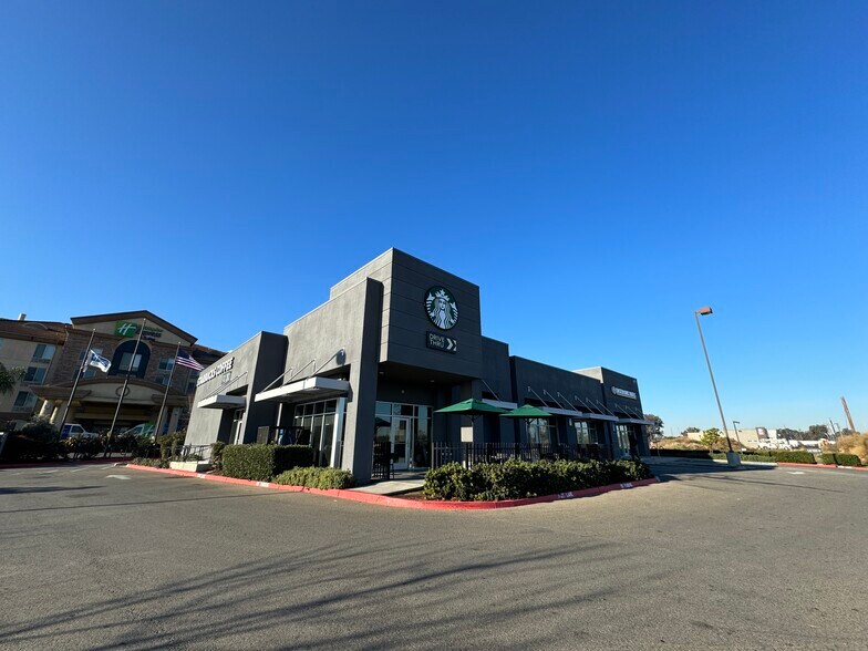 More Photos Of 6893 N Golden State Blvd, Fresno Restaurant For Lease