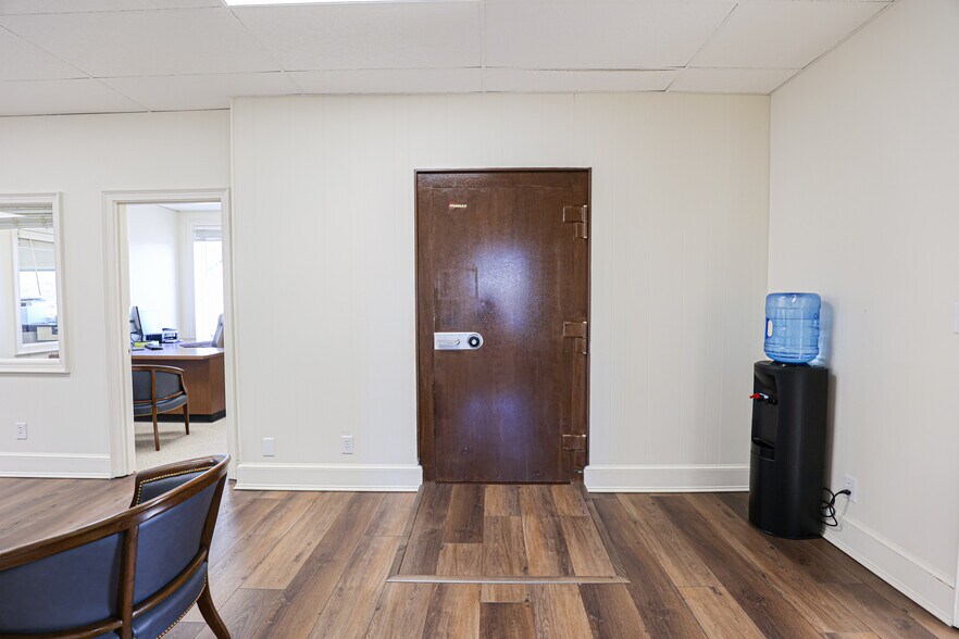 More Photos Of 630 Jefferson St, Paducah Office For Sale