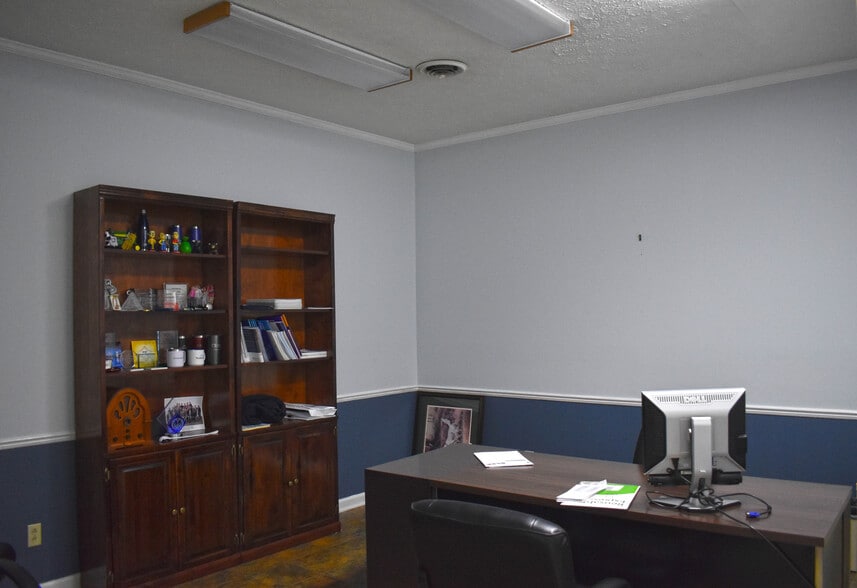 More Photos Of 5517 Charlotte Pike, Nashville Freestanding For Lease