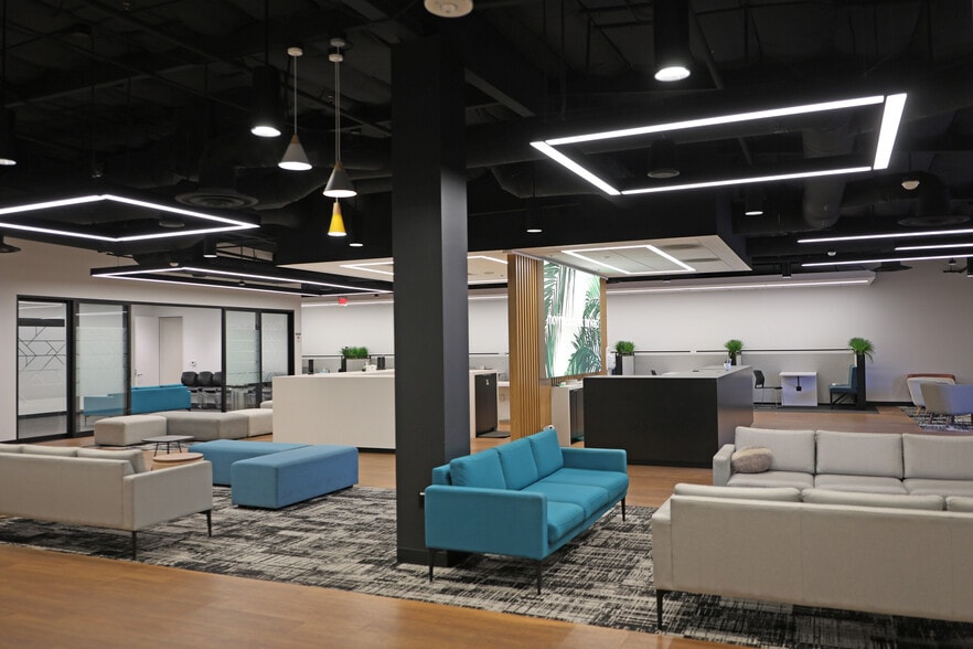 More Photos Of 4201 W Vanowen Pl, Burbank Light Distribution For Lease