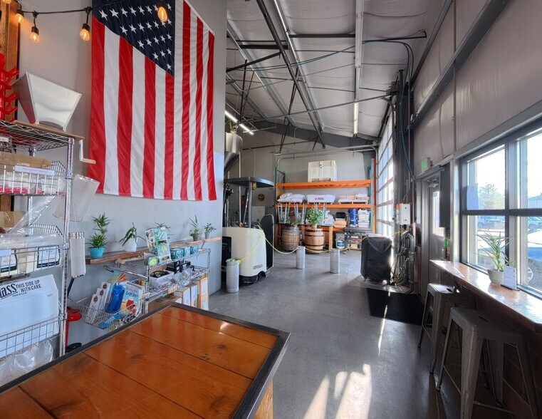 More Photos Of 1177 SE 9th St, Bend Warehouse For Sale