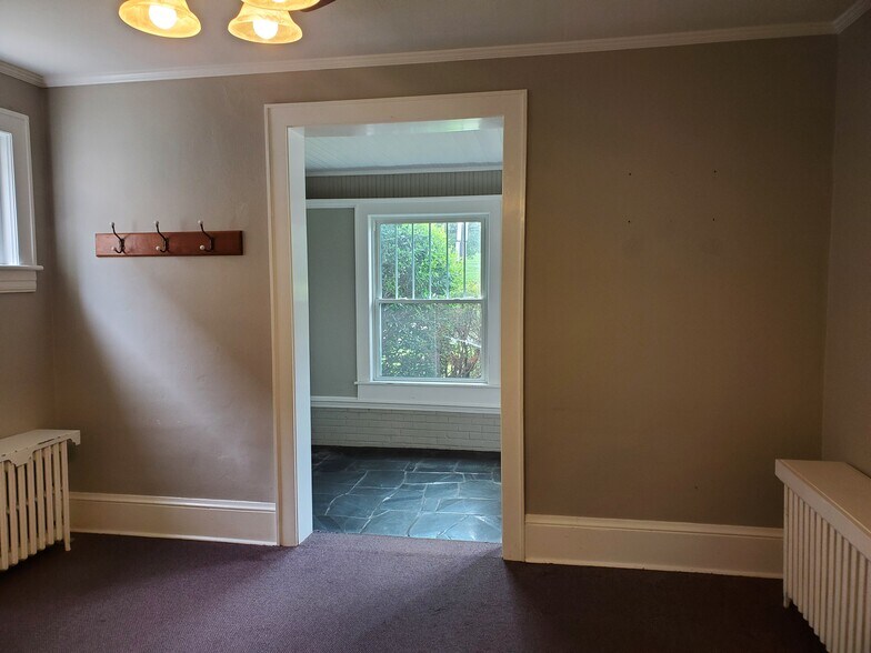 More Photos Of 1602 Grandin Rd SW, Roanoke Medical For Sale