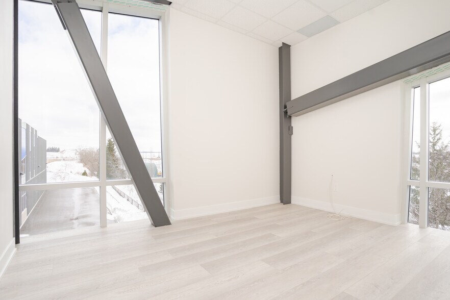 More Photos Of 135 Addison Hall Cir, Aurora Warehouse For Lease