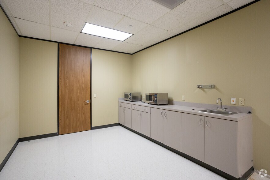 More Photos Of 1111 N Loop W, Houston Office For Lease