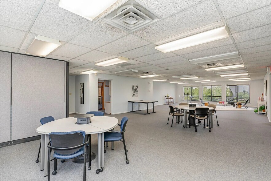 More Photos Of 11231 Cornell Park Dr, Cincinnati Office For Lease