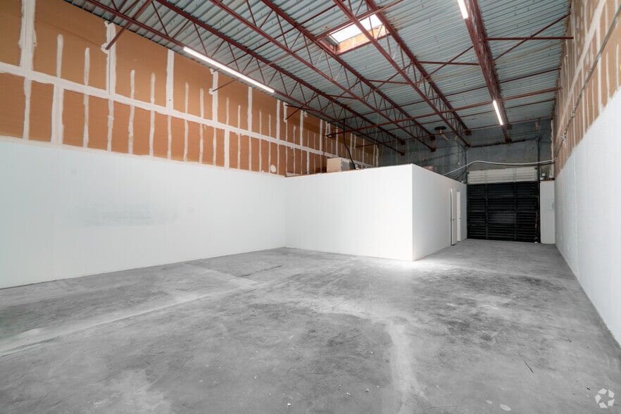More Photos Of 3443-3479 Parkway Center Ct, Orlando Unknown For Lease